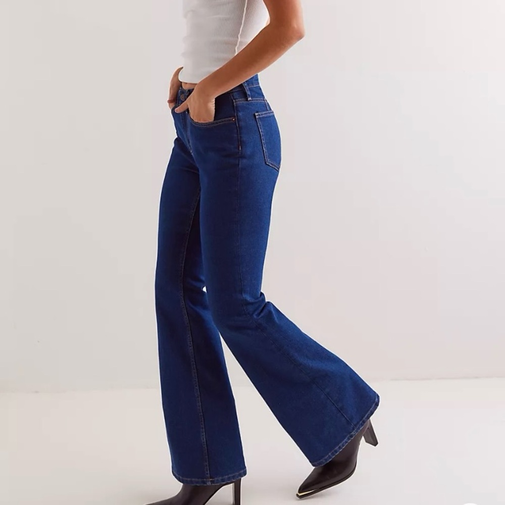 WE THE FREE curvy vintage high rise flare jeans, size 30 - Picture 3 of 7
